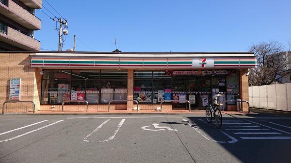 ホワイトハウス203(セブンイレブン熊本坪井3丁目店)