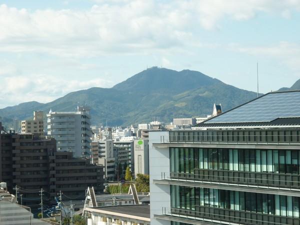 クレアドール県庁正門前