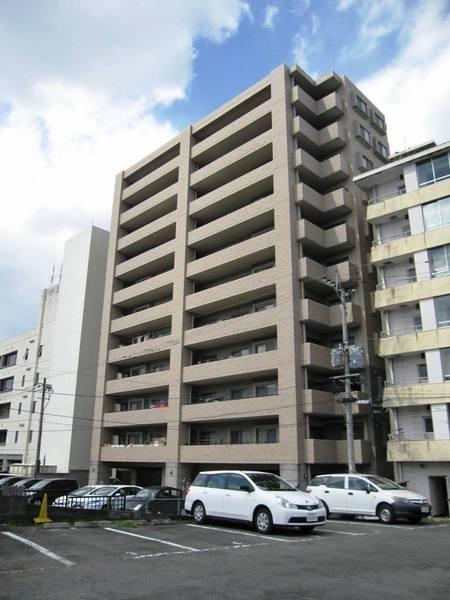 クレアドール県庁正門前