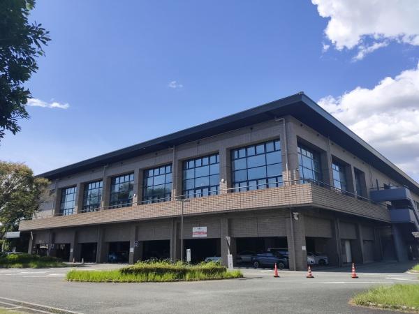 クレアドール県庁正門前(熊本市総合体育館・青年会館プール)