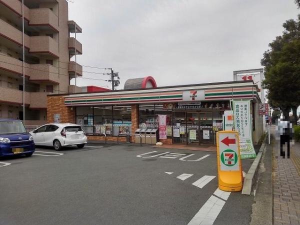 熊本市東区錦ケ丘のマンション(セブンイレブン熊本健軍本町店)