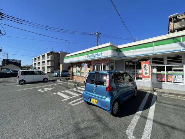 コーポ中根(ファミリーマート熊本黒髪6丁目店)