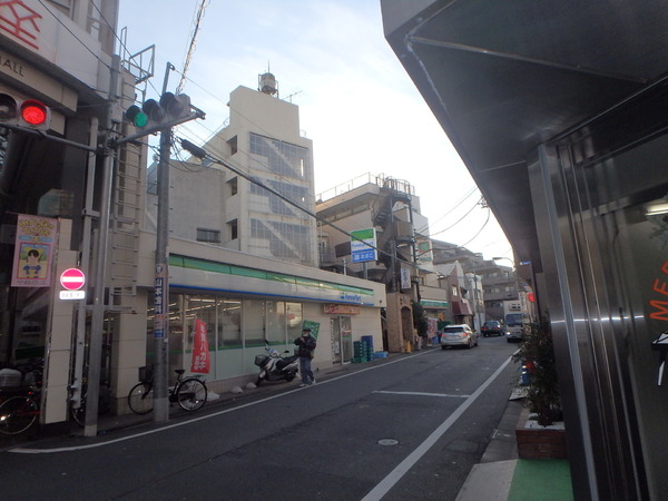 北区上十条４丁目のアパート(ファミリーマート十条仲原一丁目店)