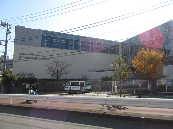 北区東十条3丁目のマンション(北区立王子桜中学校)