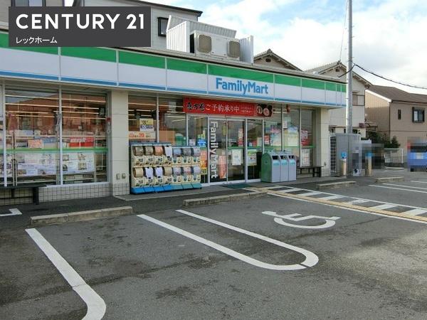 東大阪市東山町のマンション(ファミリーマート東大阪中石切店)