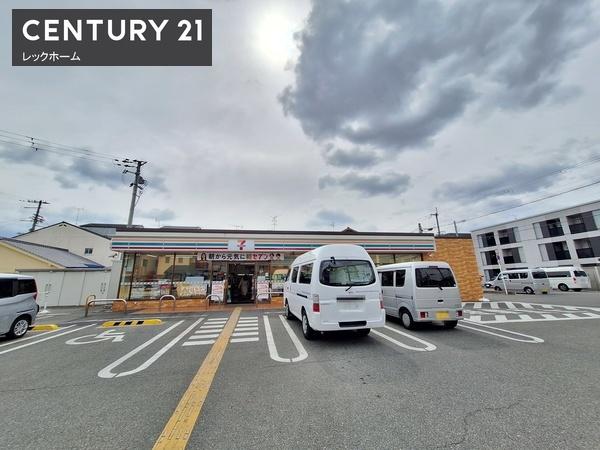 東大阪市上小阪３丁目のハイツ(セブンイレブン東大阪小若江４丁目店)