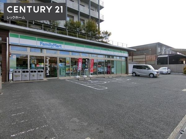 東大阪市新庄西のマンション(ファミリーマート東大阪トラックターミナル店)
