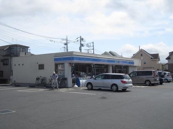 オペルコーポ(ローソン越谷下間久里仲田店)