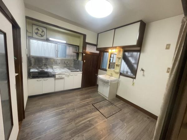 越谷市大字大里のアパート