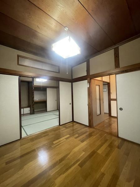 越谷市大字大里のアパート