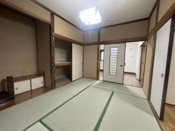越谷市大字大里のアパート