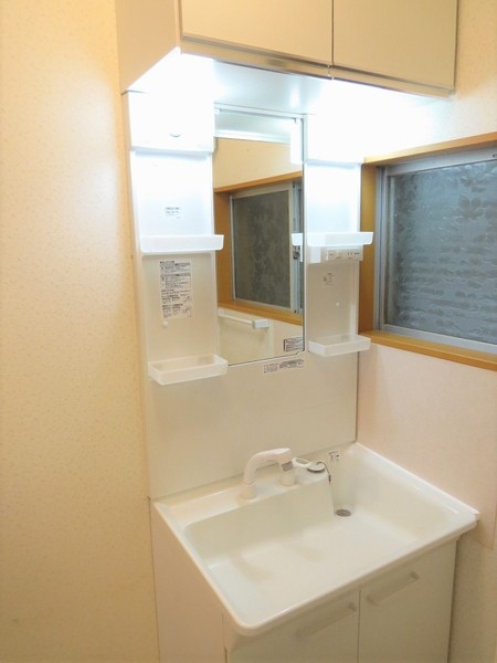 幸町1丁目貸家(洗面台・洗面所)