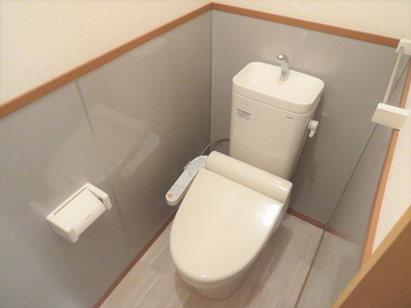 幸町1丁目貸家(トイレ)