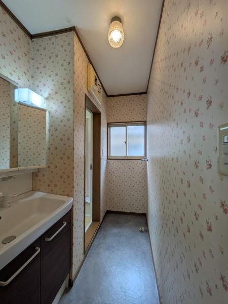 昭島市拝島町４丁目の貸家