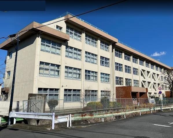 昭島市拝島町４丁目の貸家(多摩辺中学校)