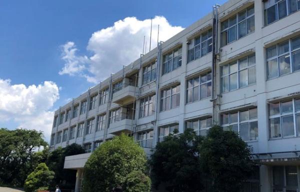 昭島市拝島町４丁目の貸家(拝島高等学校)