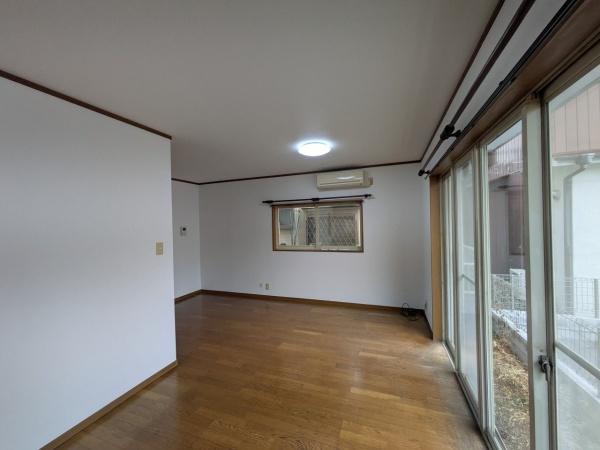 昭島市拝島町４丁目の貸家