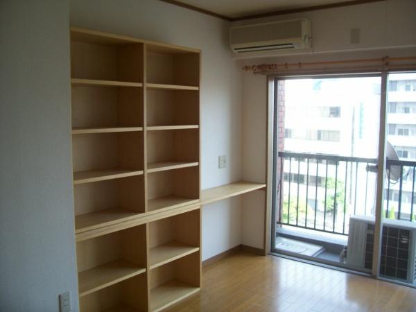 イズミビル(洋室)