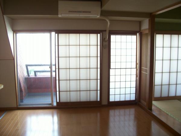 イズミビル(リビング)