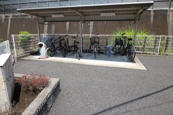稲城市百村のアパート
