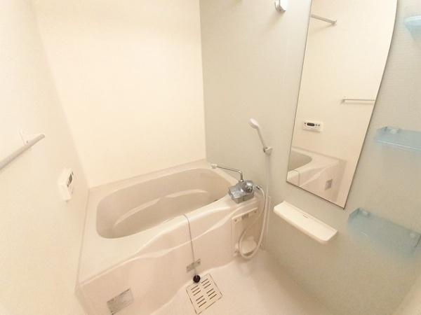 稲城市百村のアパート