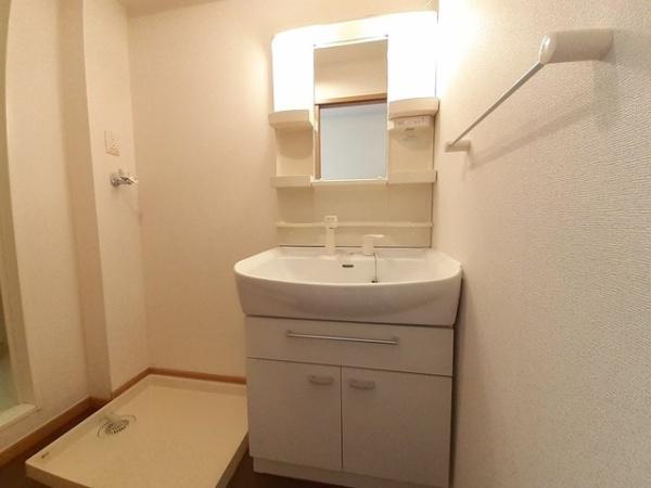 稲城市百村のアパート