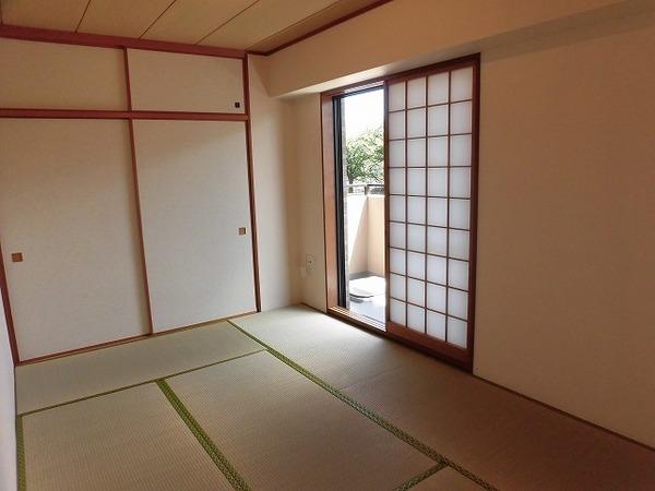 稲城市東長沼のマンション