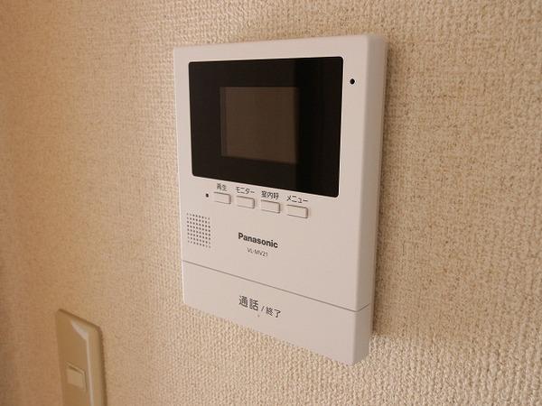 稲城市東長沼のアパート