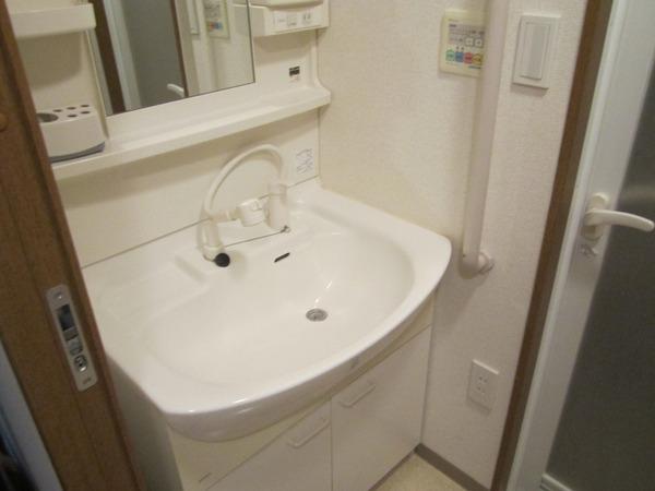 稲城市東長沼のマンション