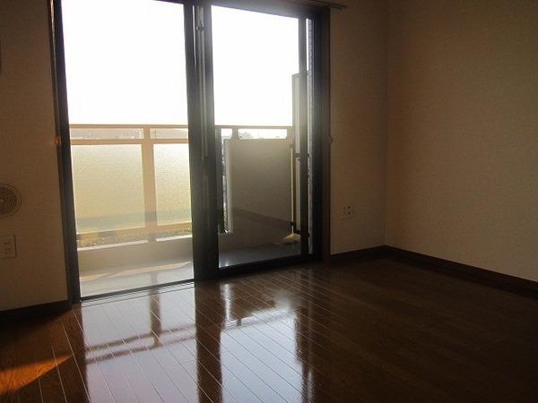 稲城市東長沼のマンション