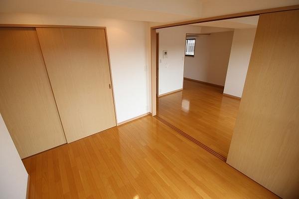 稲城市東長沼のマンション