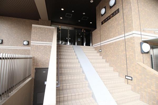 稲城市東長沼のマンション