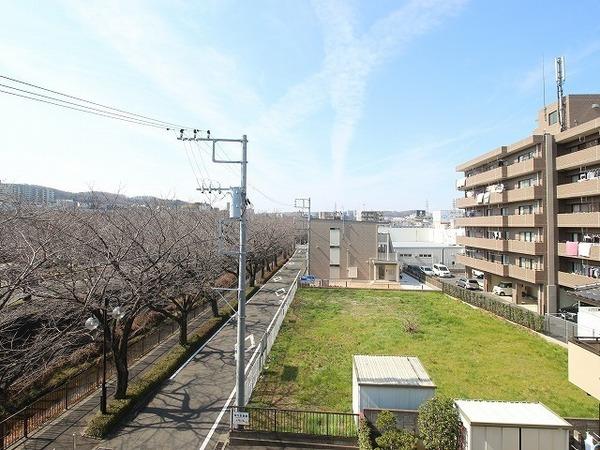 稲城市東長沼のマンション