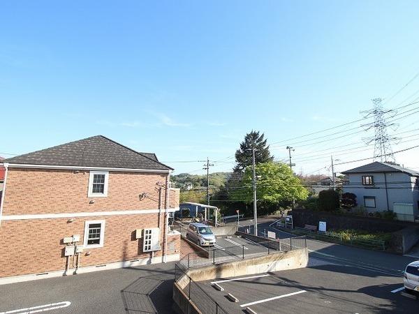 稲城市百村のアパート