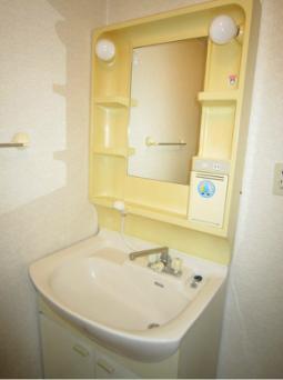 稲城市東長沼のマンション