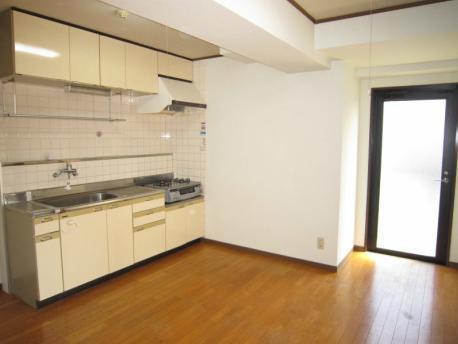 稲城市東長沼のマンション