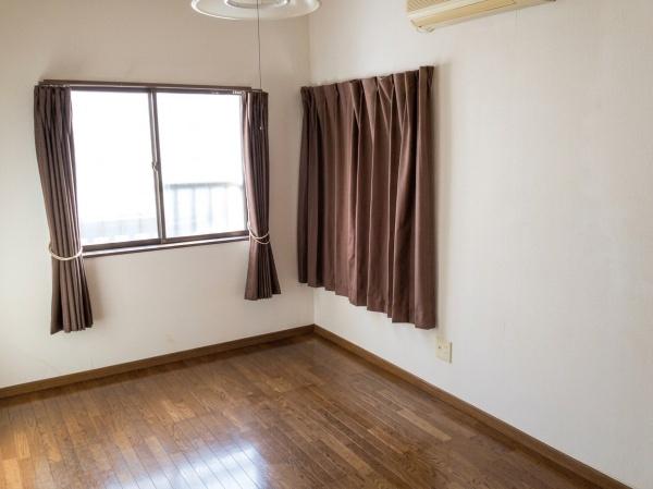 稲城市東長沼のアパート