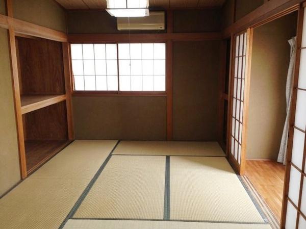 稲城市東長沼のアパート
