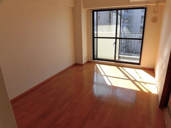 稲城市東長沼のマンション