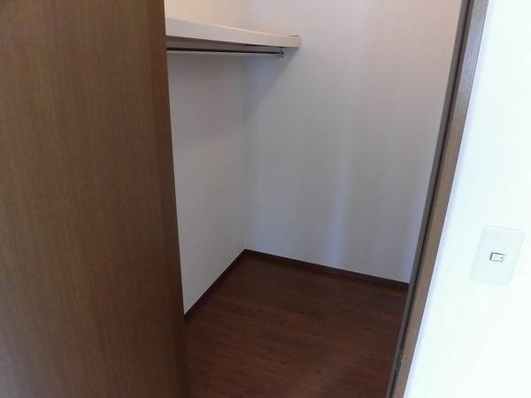 稲城市大丸のテラスハウス