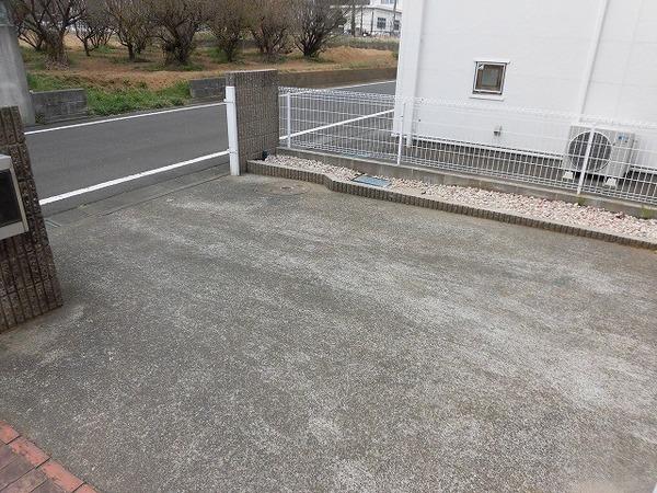 稲城市大丸のテラスハウス