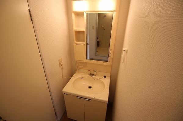 稲城市東長沼のマンション