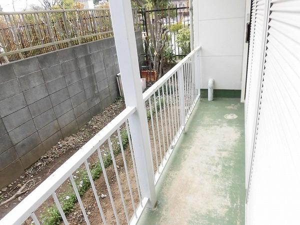 稲城市百村のアパート