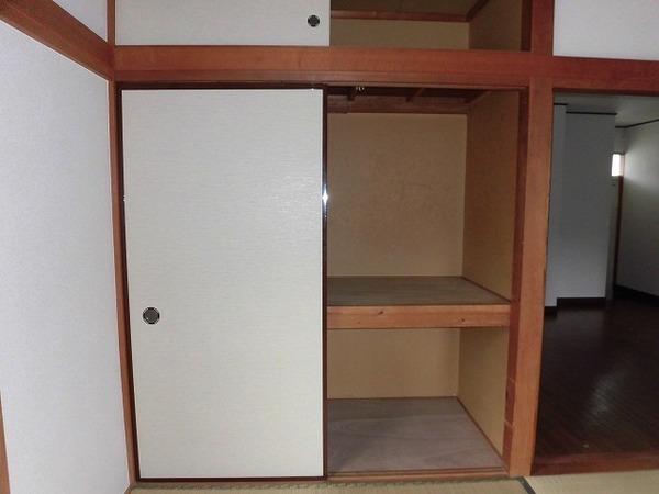 稲城市百村のアパート