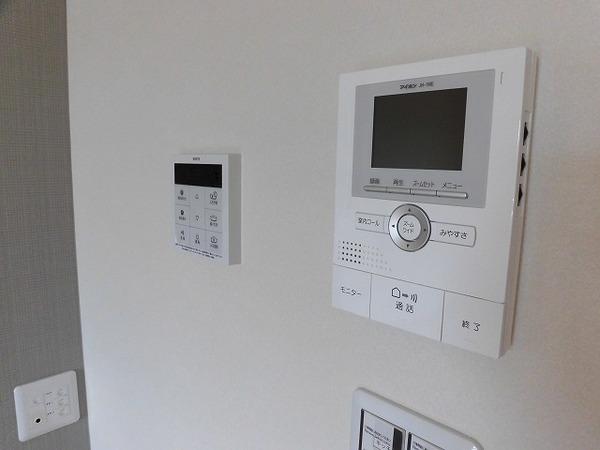 稲城市東長沼のテラスハウス
