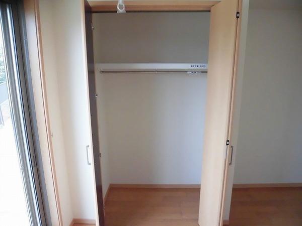 稲城市東長沼のテラスハウス