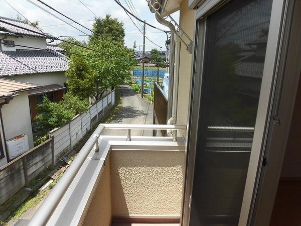 稲城市東長沼のテラスハウス