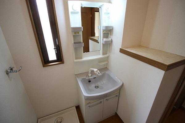 稲城市東長沼のマンション
