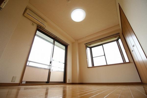 稲城市東長沼のマンション
