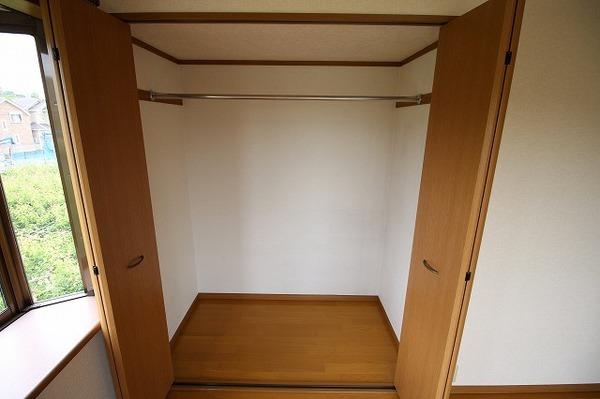 稲城市東長沼のマンション